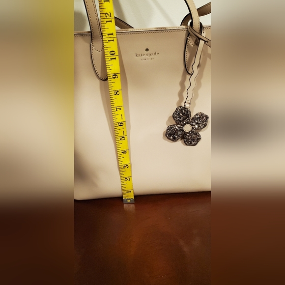 KATE SPADE Elegant Tan/ Cream Tote Bag. - Picture 7 of 14